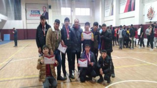 Özalpli öğrenci bilek güreşinde il birincisi oldu
