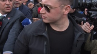 Özgür Özelin korumalarından gazetecilere kötü muamele