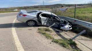 Pendikte 2 otomobilin çarpıştığı kazada 3 kişi yaralandı