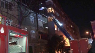 Pendikte 3 katlı binanın çatısı alev alev yandı