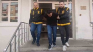 Pendikte boşandığı eşini sokak ortasında bıçaklayarak öldürdü