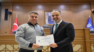 Personel, sertifikalarını Başkan Aktaşın elinden aldı