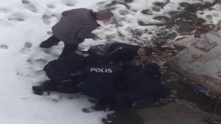 Polis genç kızı zor sakinleştirdi