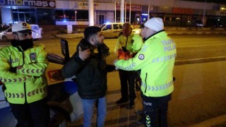 Polisin dur ihtarına uymayarak kaçan ehliyetsiz sürücü kaza yaptı