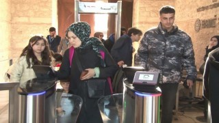 Rami Kütüphanesinde yeni düzenleme: Kimlik kartının barkodu turnikeye okutularak giriliyor