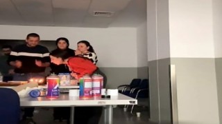 Rehine krizinde doğum günü kutlaması
