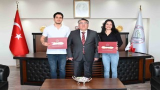 Rektör Özölçer, Atletizm Şampiyonasında dereceye giren öğrencileri kabul etti