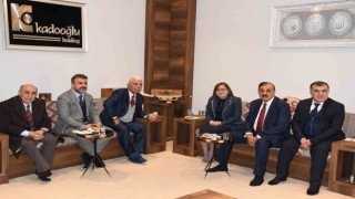 Şahin, Kadooğlunda nergislerle karşılandı