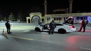 Sakarya Üniversitesi kampüs bölgesinde aranması bulunan 5 şahıs yakalandı