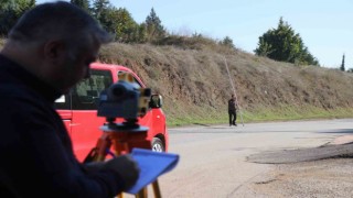 Sakaryadaki gizemli yol: Ayağını frenden çeken yokuş yukarı çıkıyor