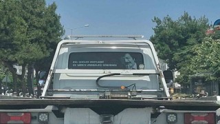 Samsun trafiğinde dikkat çeken araba arkası yazılar