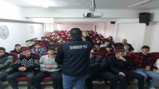 Samsunda lise öğrencileri ‘dijital tehlikelere karşı bilgilendirdi