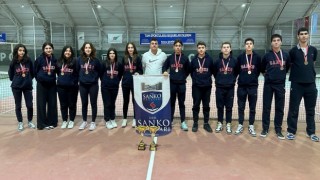 SANKO Okulları öğrencileri tenis yarışmasında il birincisi oldu