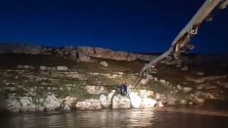 Şanlıurfada beton pompasının hortumu ile kurtarma operasyonu