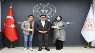 Şanslı gençlere hediyeleri verildi