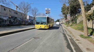 Sarıyerde kazadan kaçarken ters yöne giren İETT otobüsü hafif ticari araçla kafa kafaya çarpıştı