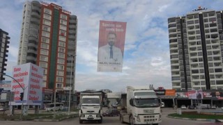 Seçim yarışı başladı, afişler çevre kirliliğine neden oldu