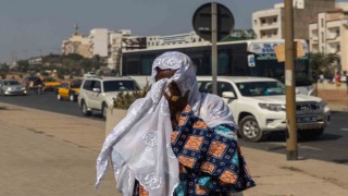 Senegalde cumhurbaşkanlığı seçimlerinin ertelenmesi nedeniyle sokaklar karıştı