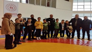 Serbest Güreş Şampiyonasında Manisayı Sarıgöl temsil edecek