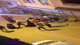Şişlide akrabaların meydan kavgası kamerada: Ortalık karıştı polis havaya ateş açtı