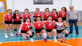 Sivas Cumhuriyet Üniversitesi voleybol takımı 3. oldu