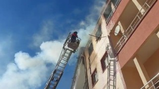 Sivasta ev yangını, dumandan etkilenen 3 kişi kurtarıldı