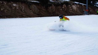 Snowboard Türkiye Şampiyonası Ergan Dağında başladı