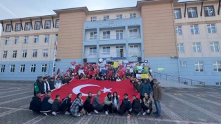 Sultanbeylide ortaokul öğrencileri Filistin için yürüdü