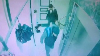 Sultangazide 2 ayakkabı hırsızı kamerada: Çaldıkları ayakkabıları sırt çantasına koyup kaçtılar