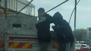 Sultangazide çocukların tehlikeli oyunu kamerada