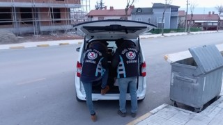 Şüphe üzerine durdurulan araçta tüfek ve tabanca ele geçirildi