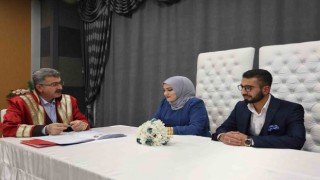 Tarihten habersiz nikah kıydılar, günü öğrencince şoke oldular