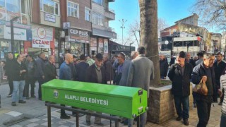 Tartıştığı kişi tarafından kalbinden bıçaklanarak öldürülen adam toprağa verildi