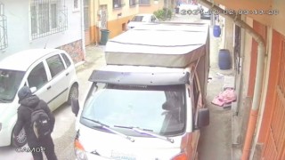 Telefon hırsızı kameraya yakalandı