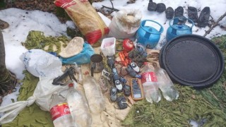 Teröristlere ait mağarada çok sayıda yaşam malzemesi ve mühimmat ele geçirildi