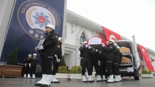 Trafik polisine son veda: Babasını beresiyle uğurladı