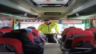 Trafik polislerinden bilgilendirme çalışması