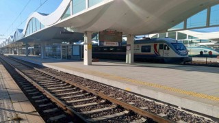 Tren bileti bulmak neredeyse imkânsız hale geldi, sefer sayıları yetmiyor