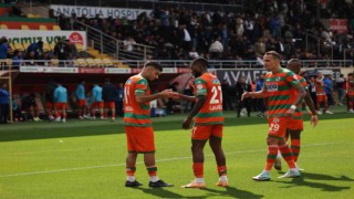 Trendyol Süper Lig: Alanyaspor: 2 - Adana Demirspor: 0 (İlk yarı)