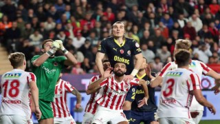 Trendyol Süper Lig: Antalyaspor: 0 - Fenerbahçe: 1 (İlk yarı)