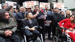 Tunç Soyer destekçilerinden CHP İzmir İl Başkanlığı önünde protesto