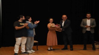 Turgutluda 7den 70e vatandaşlar tiyatro keyfi yaşadı