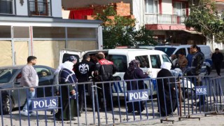Turgutluspor-Karşıyaka maçı öncesi arbede: 1 polis yaralandı, 2 taraftar gözaltına alındı