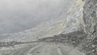 Türkelide köy grup yolu ulaşıma kapatıldı