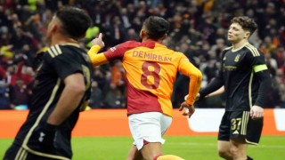 UEFA Avrupa Ligi: Galatasaray: 1 - Sparta Prag: 0 (İlk yarı)