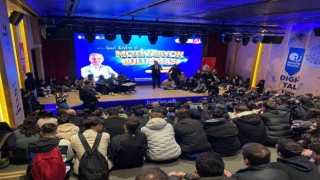 Ümraniye Belediye Başkanı İsmet Yıldırım gençlerin sorularını yanıtladı