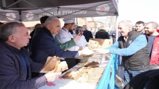 Ümraniye Belediye Başkanı Yıldırım, sanayi esnafına balık ekmek dağıttı
