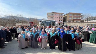 Umre için kutsal topraklara giden kafile dualarla uğurlandı