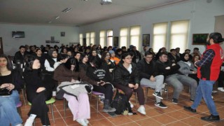 Üniversiteli gençlere terör örgütlerinin tuzak kurma yöntemleri anlatıldı