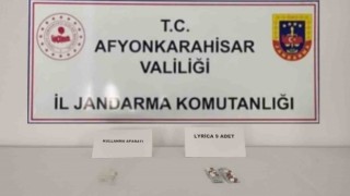 Uşaktan Afyonkarahisara uyuşturucu getiren zehir tacirleri yakalandı